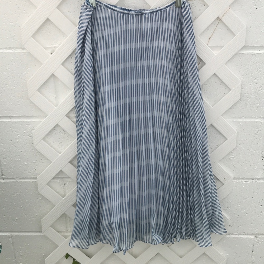 BB Dakota light, airy pleated midi skirt.